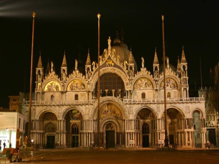 cathédrale Sant Marc de Venise à minuit.jpg