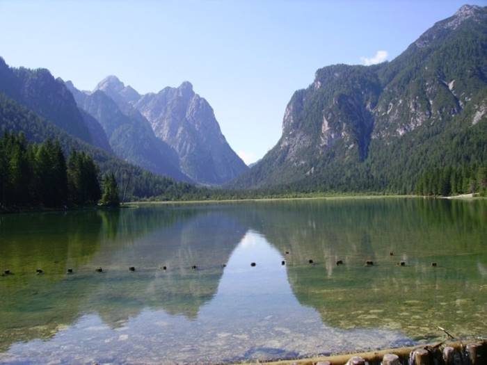 Le Toblachersee, dans les Dolomites.jpg