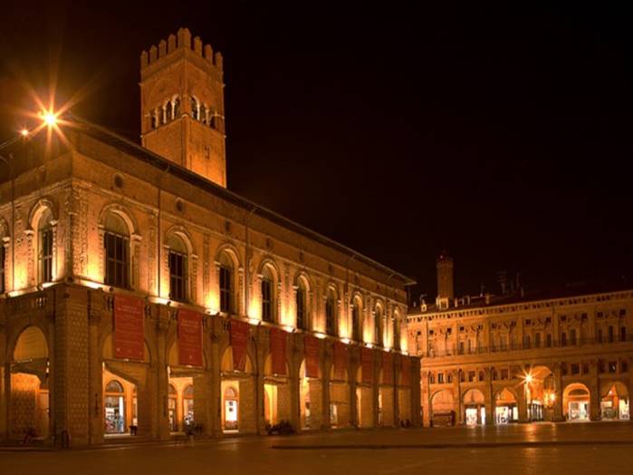 piazza_maggiore_a Bologne.jpg